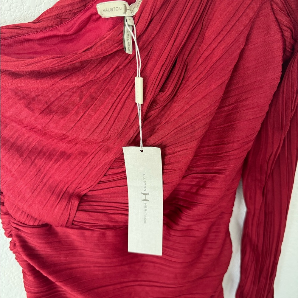 Halston Off Shoulder Asymetrical Sheath
Dress Red NWT MSRP $489 / Size 6 - Picture 5 of 12